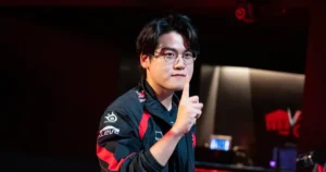 三連霸王朝卻選擇分手：Gumayusi 離隊掀起 AD 搶人戰